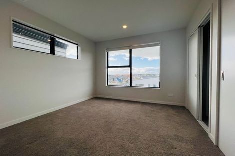 Photo of property in 18 Parahau Road, Papakura, 2110