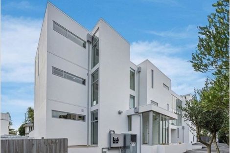 Photo of property in 2/22 Esplanade, Sumner, Christchurch, 8081