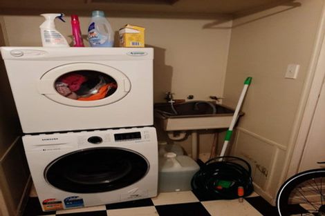 Photo of property in 18 Putnam Street, Northland, Wellington, 6012