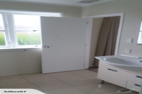 Photo of property in 1/27 Neptune Avenue, Beach Haven, Auckland, 0626