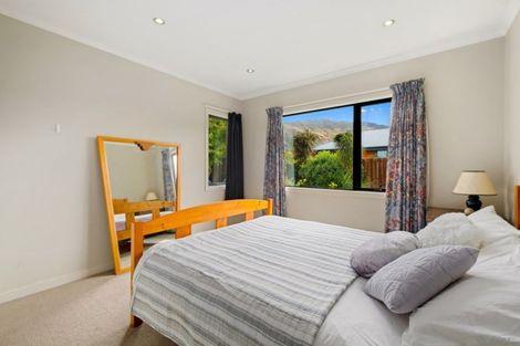 Photo of property in 8 Alpha Close, Wanaka, 9305