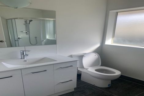 Photo of property in 28 Pukatea Avenue, Albany, Auckland, 0632