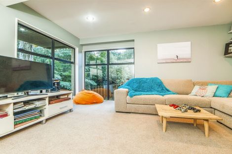 Photo of property in 25 Victory Road, Laingholm, Auckland, 0604