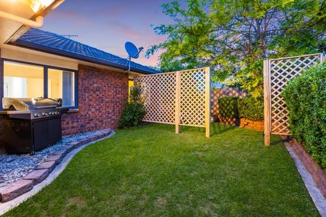 Photo of property in 12 Senator Drive, Manurewa, Auckland, 2105