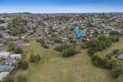 Photo of property in 2/15 Tetrarch Place, Totara Vale, Auckland, 0629