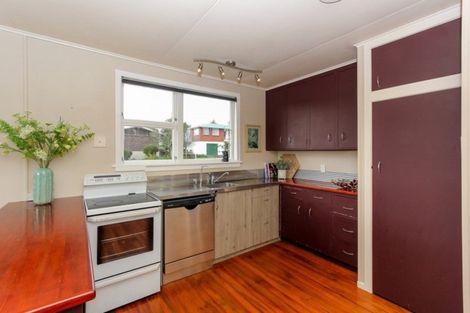 Photo of property in 10 Carlton Terrace, Westown, New Plymouth, 4310