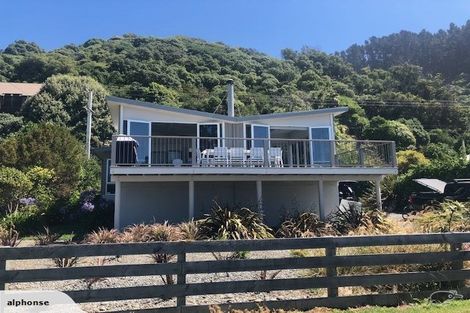 Photo of property in 16 Cathedral Road, Gore Bay, Cheviot, 7383