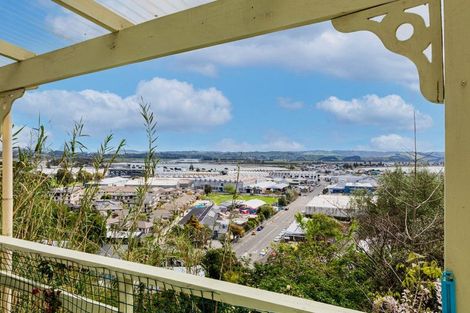 Photo of property in 3 Denholm Road, Hospital Hill, Napier, 4110