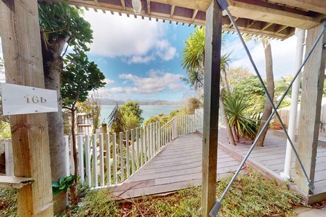 Photo of property in 16 Napier Street, Karaka Bays, Wellington, 6022