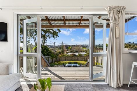 Photo of property in 12a Matai Road, Stanmore Bay, Whangaparaoa, 0932