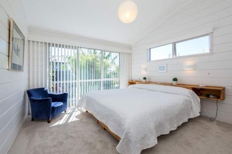 Photo of property in 11 Valerie Crescent, Okura, Albany, 0792