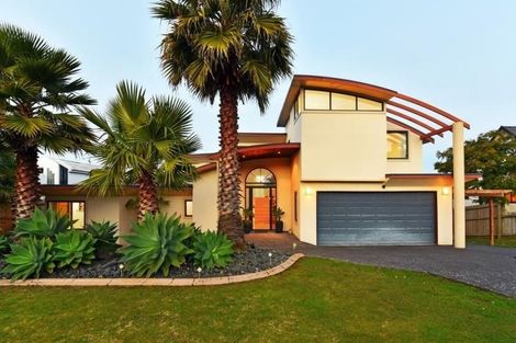 Photo of property in 136 Wiseley Road, West Harbour, Auckland, 0618