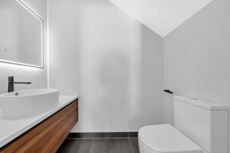 Photo of property in 28 Roxborough Place, East Tamaki Heights, Auckland, 2016