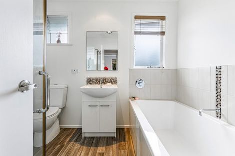 Photo of property in 42 Konini Road, Titirangi, Auckland, 0604