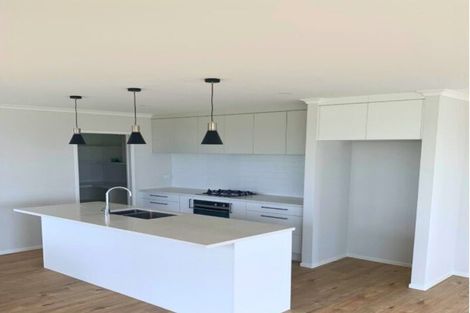 Photo of property in 9 Whata Street, Clarks Beach, 2122