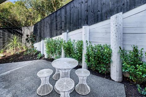 Photo of property in 17 Ara Toutouwai, Karori, Wellington, 6012