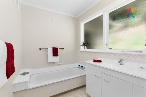 Photo of property in 6 Volkner Grove, Waterloo, Lower Hutt, 5011