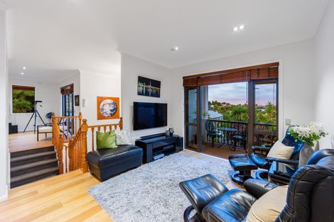 Photo of property in 36 Woodridge Avenue, Northcross, Auckland, 0630