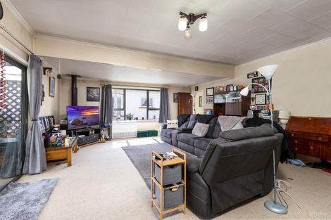 Photo of property in 70 Rhodes Street, Waimate, 7924