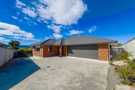 Photo of property in 12 Ron Place, Fitzherbert, Palmerston North, 4410