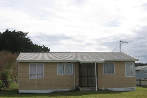 Photo of property in 5 Dewe Terrace, Foxton Beach, Foxton, 4815