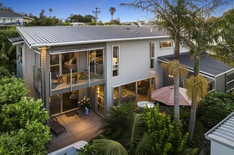 Photo of property in 2a Rushden Terrace, Red Beach, 0932