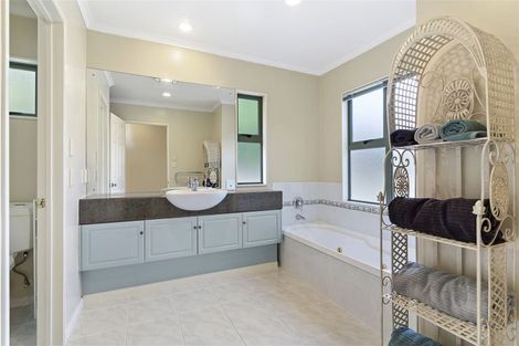 Photo of property in 36a Jane Eyre Drive, Somerville, Auckland, 2014