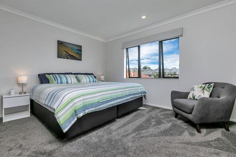 Photo of property in 29 Bernleigh Terrace, West Harbour, Auckland, 0618