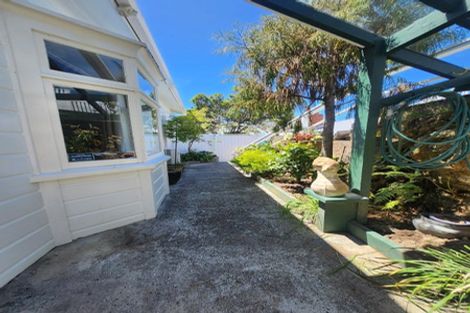 Photo of property in 28 Apuka Street, Brooklyn, Wellington, 6021