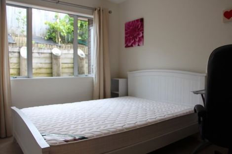 Photo of property in 16c Arahia Street, Northcote, Auckland, 0627