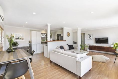 Photo of property in 4/145 Mokoia Road, Birkenhead, Auckland, 0626