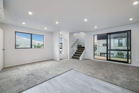 Photo of property in 1/17 Kingdale Road, Henderson, Auckland, 0610