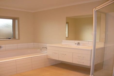 Photo of property in 129 Saint James Drive, Huntington, Hamilton, 3210