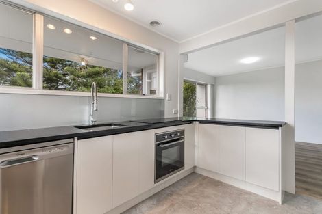 Photo of property in 3/70 Kaurilands Road, Titirangi, Auckland, 0604