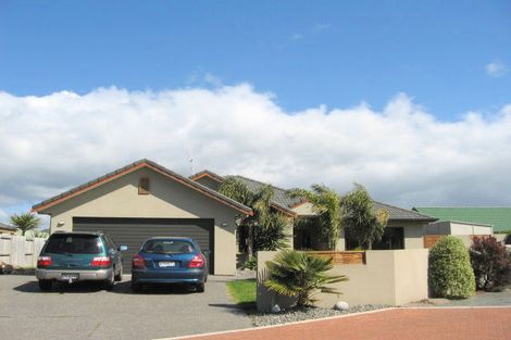 Photo of property in 38 Araroa Place, Papamoa Beach, Papamoa, 3118