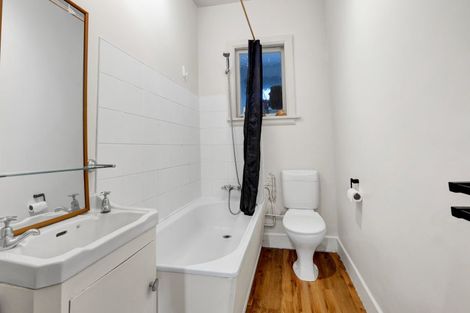 Photo of property in Devonport Apartments, 31/127 Saint Aubyn Street, New Plymouth, 4310