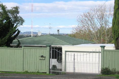 Photo of property in 32 Waimumu Road, Massey, Auckland, 0614