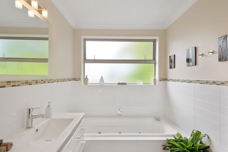 Photo of property in 6a Gleneagles Terrace, Ilam, Christchurch, 8053