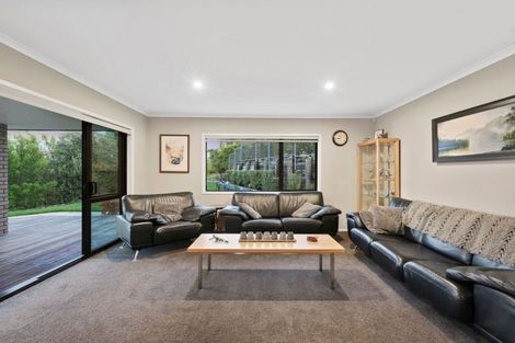 Photo of property in 81 Vaughans Road, Okura, Albany, 0792