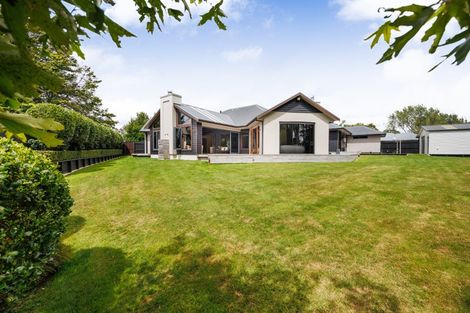 Photo of property in 7 Titirangi Drive, Fitzherbert, Palmerston North, 4471