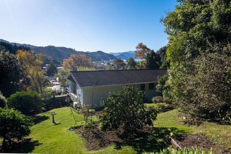 Photo of property in 71 Durham Street, Picton, 7220