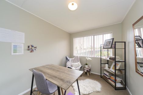 Photo of property in 1 Escort Grove, Awapuni, Palmerston North, 4412