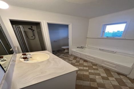 Photo of property in 16 Richards Avenue, Forrest Hill, Auckland, 0620