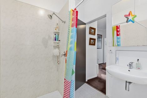 Photo of property in 2/517 Marine Drive, Sunshine Bay, Lower Hutt, 5013