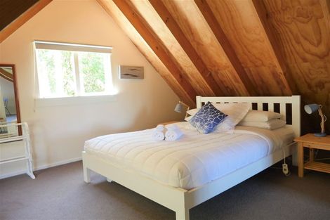 Photo of property in 8 Oxford Terrace, Coromandel, 3506