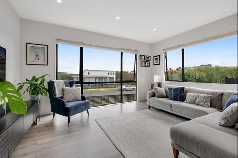 Photo of property in 22 Takurua Terrace, Orewa, 0931