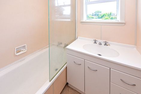 Photo of property in 86 Karaka Street, Castlecliff, Whanganui, 4501