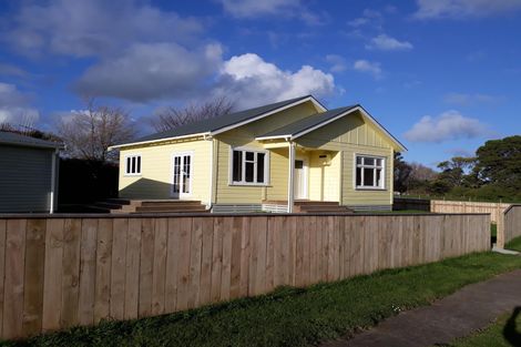 Photo of property in 1 Frood Street, Bulls, 4818