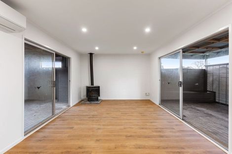 Photo of property in 32 Idlewild Avenue, Mangere, Auckland, 2022