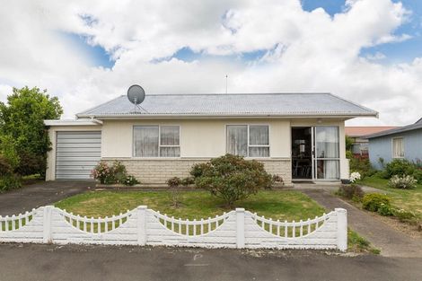 Photo of property in 4 Mccallum Street, Dannevirke, 4930